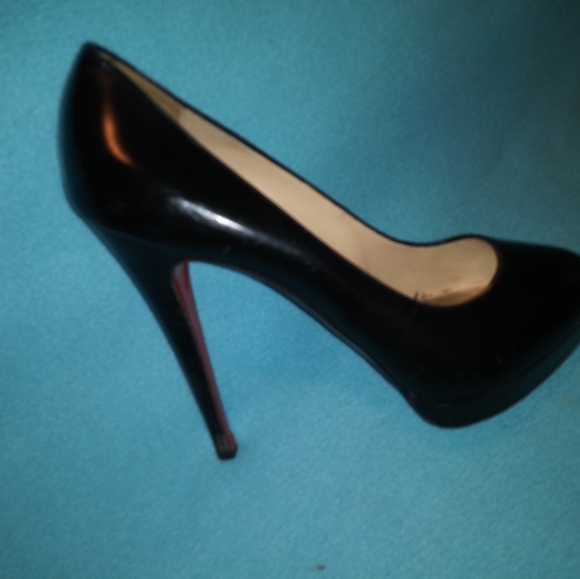 Worn twice Louboutin platform - Picture 5 of 5